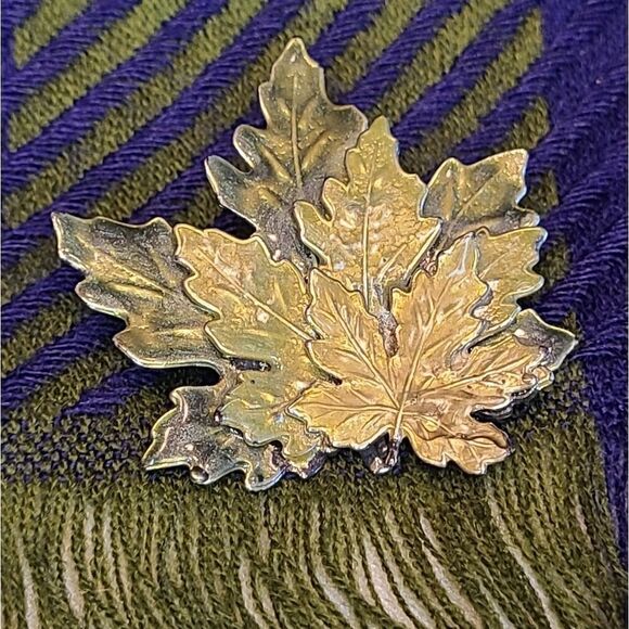 Vintage Jewelry - Vintage Maple Leaf Design Brooch Pin